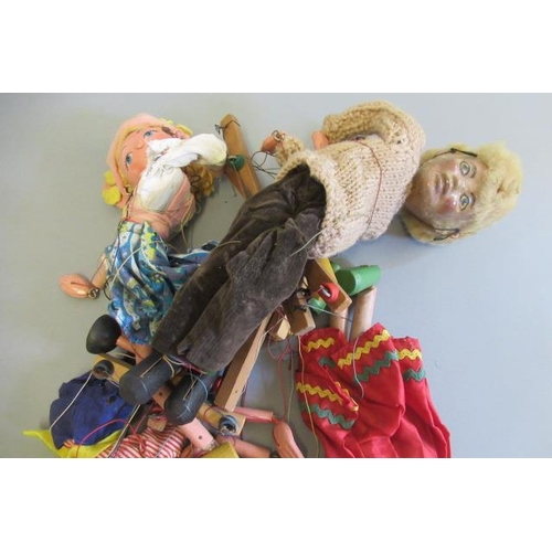 204 - Four female Standard Pelham puppets, operating strings are tangled, F-P (Est. plus 21% premium inc. ... 