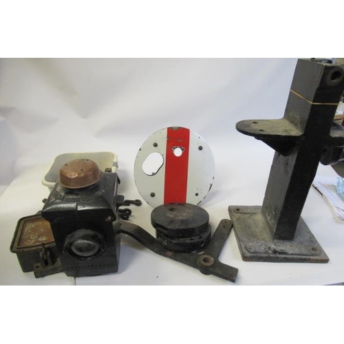 927 - B.R. (Eastern) Ground Disc Signal with lamp, disc and point crank, G (Est. plus 21% premium inc. VAT... 