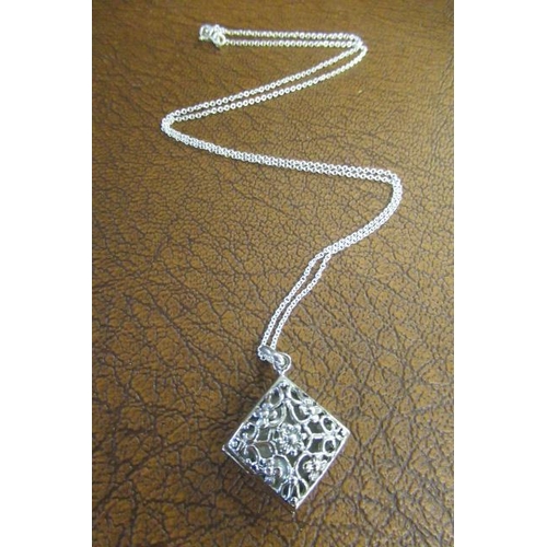 185 - SILVER LOCKET ON SILVER CHAIN