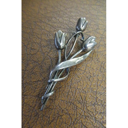 200 - SILVER FLOWER BROOCH