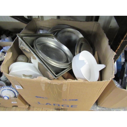 461 - BOX OF KITCHENWARE