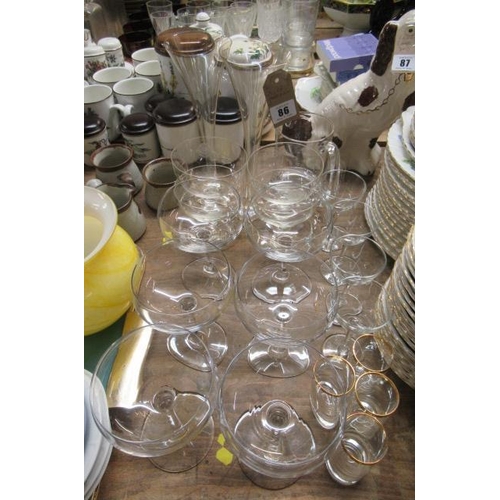 86 - QUANTITY OF GLASSWARE