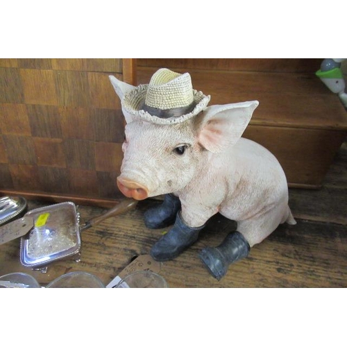 498 - PIG IN WELLIES MODEL