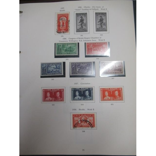 673 - ALBUM OF NEW ZEALAND STAMPS