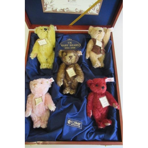 180 - A boxed Steiff set, 