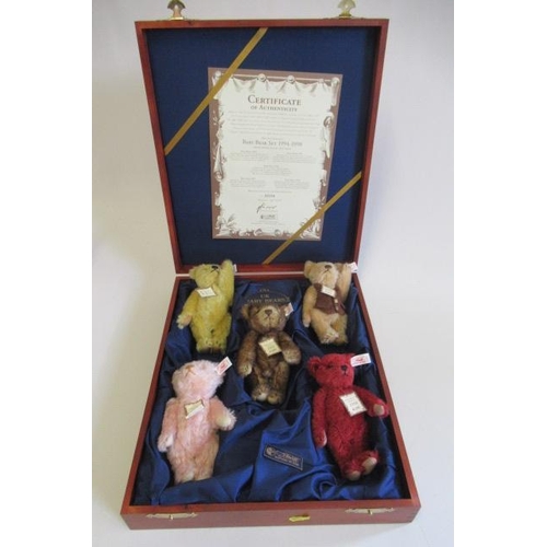 180 - A boxed Steiff set, 