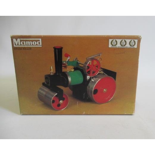 188 - Mamod steam road roller, boxed with accessories, shows signs of little use, good box, model good