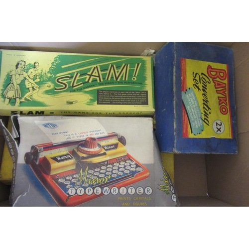 255 - Mettoy typewriter, Bayko Building Set and other boxed games, F