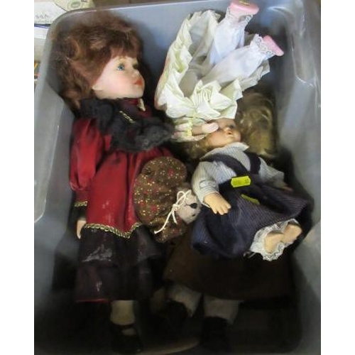 177 - BOX OF COLLECTABLE DOLLS