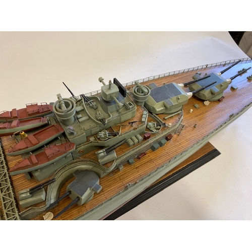 905 - Well-made scale model of the German Battleship Bismarck. Approximately 1:200 scale, well detailed wo... 