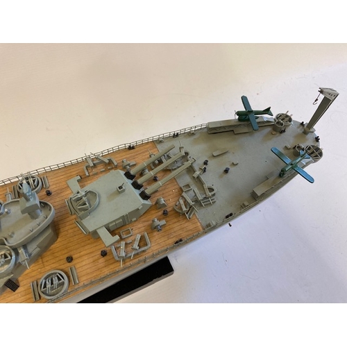 906 - Well-made scale model of the United States of America Navy Battleship Missouri . Approximately 1:200... 