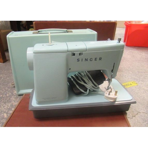 105 - SINGER SEWING MACHINE