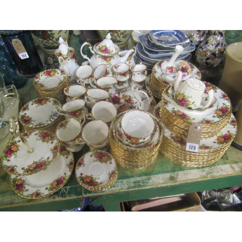 123 - LARGE QUANTITY OF ROYAL ALBERT OLD COUNTRY ROSES