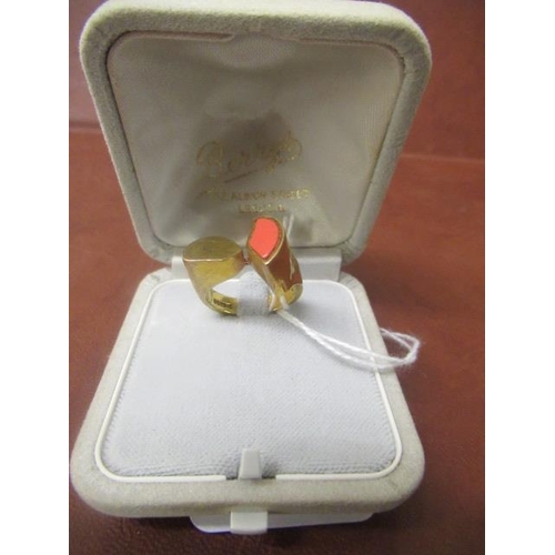 189 - 9CT GOLD AND CORAL DRESS RING