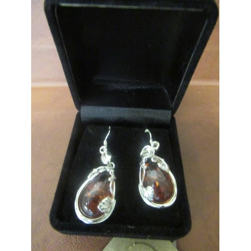 192 - PAIR OF SILVER AND AMBER EARRINGS