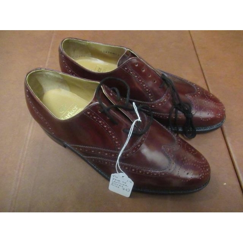 33 - PAIR OF LEATHER SHOES SIZE 7.5