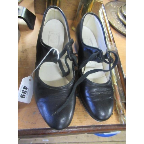 439 - CHILDS TAP SHOES