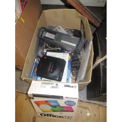 582 - BOX OF COMPUTER SOFTWARE ETC