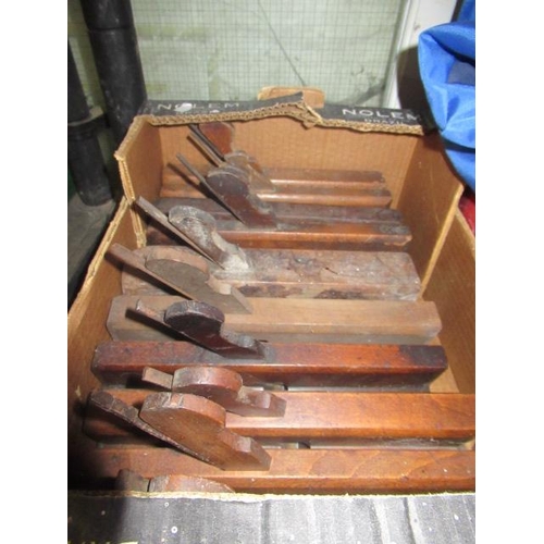 681 - BOX OF MOULDING PLANES