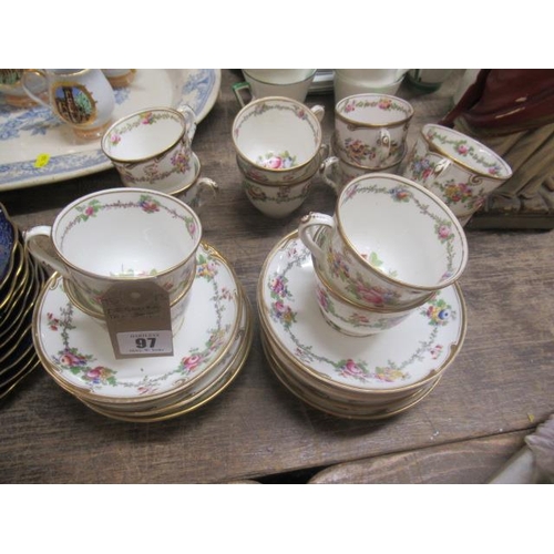 97 - DRESDEN WREATH PATTERNED TEASET