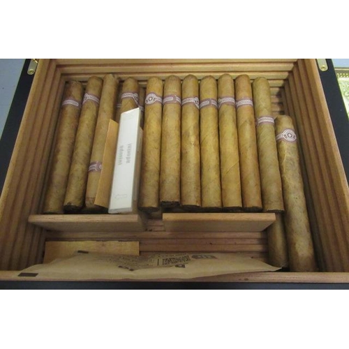 114 - A black adorini humidor with hygrometer & Boveda 75, containing 25 Monte Cristo No.4 Habana cigars, ... 