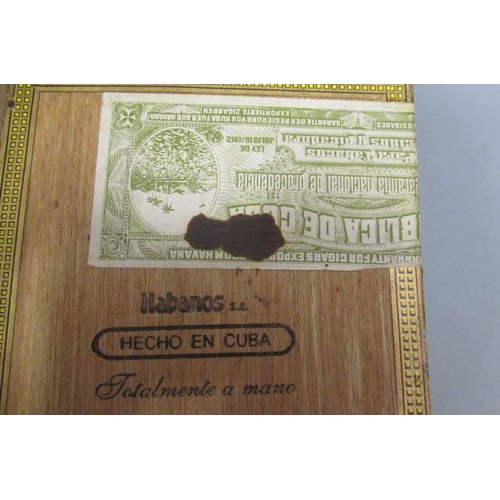 114 - A black adorini humidor with hygrometer & Boveda 75, containing 25 Monte Cristo No.4 Habana cigars, ... 