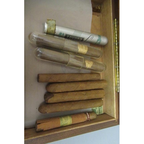 116 - A 1940s wooden humidor with Boveda 75, containing 25 Arawak Jamaican pre embargo coronas in box, 2 L... 