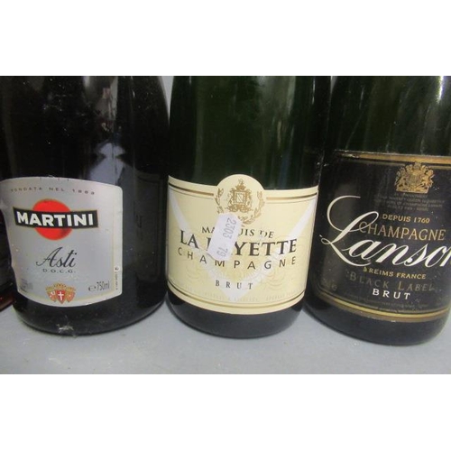 134 - Six bottles of sparkling wine, comprising 2 bottles La Fayette champagne, 1 bottle Lanson, 1 bottle ... 