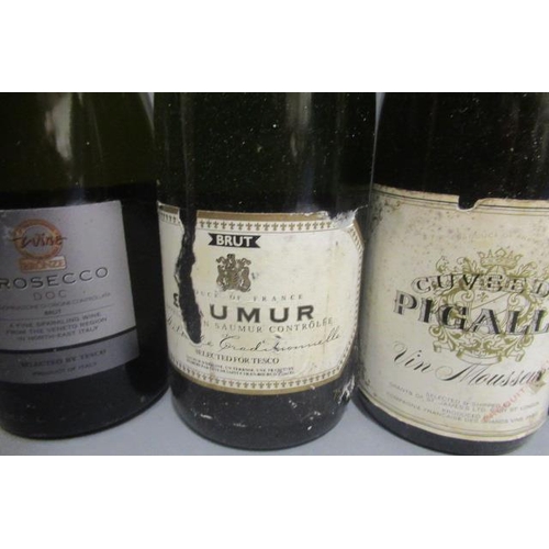 143 - 6 bottles sparkling wine, comprising Ferrari brut, Saumur brut, Pigalle brut, G. E. Cavalier brut, S... 