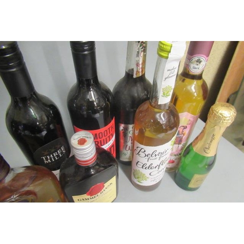 17 - A box of mixed alcohol, including Courvoisier VS cognac, Western Gold Bourbon, Amaretto, Fine Calved... 