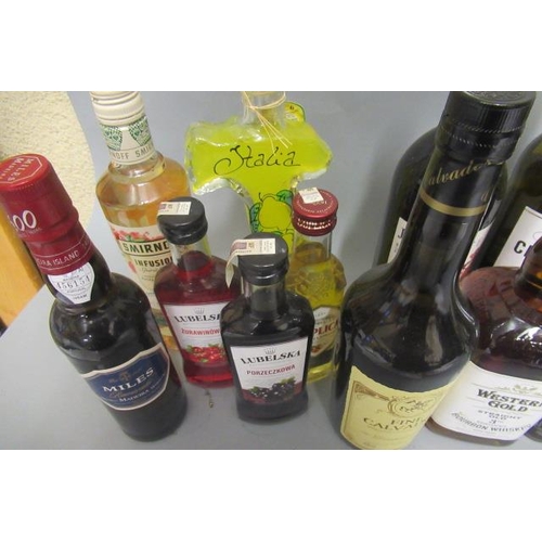 17 - A box of mixed alcohol, including Courvoisier VS cognac, Western Gold Bourbon, Amaretto, Fine Calved... 