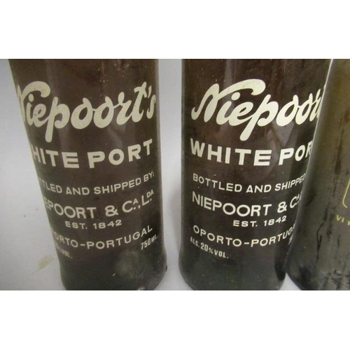 308 - Four bottles of fortified wine, comprising 2 bottles Nieport's white port, 1 bottle Quinta do Noval ... 