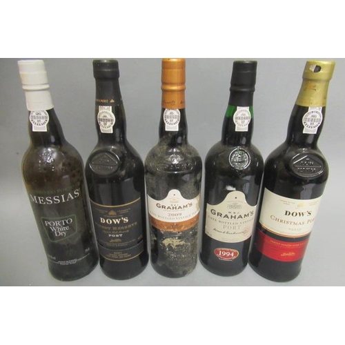 314 - Five bottles of Port, comprising 1 1994 Grahams LBV, 1 2009 Grahams LBV, 1 Dows Christmas port, 1 Do... 