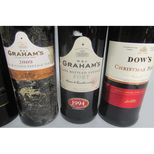 314 - Five bottles of Port, comprising 1 1994 Grahams LBV, 1 2009 Grahams LBV, 1 Dows Christmas port, 1 Do... 