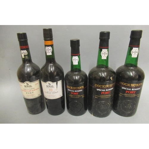 315 - Five bottles of port, comprising 3 Cockburn's Special Reserve Port, 1 10yr old Noval Tawny Port, and... 