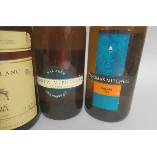 355 - 9 bottles of New World wine, comprising 3 bottles 1993 Delegats Hawkes Bay sauvignon blanc, 1 1995 C... 