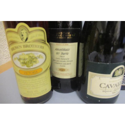 381 - 11 bottles of European & New World wine, comprising 3 bottles 2010 Alsace Gewurztraminer, 1 2008 Als... 