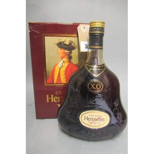 39 - 1 litre Hennessy XO cognac, boxed