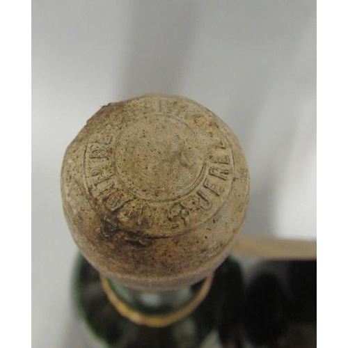 40 - 1 bottle unknown presumed vintage sherry, capsule reads 