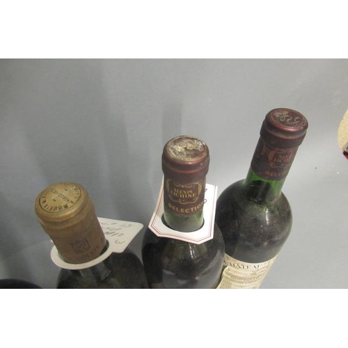 404 - 7 bottles St. Emilion red bordeaux, comprising 1 1982 and 1 1983 Ch. Laroque, 1 1975 Ch. Hautes Roch... 