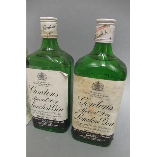 41 - 5 bottles of London dry gin, comprising 2 bottles Gordon's  and 3 bottles Greenall's 