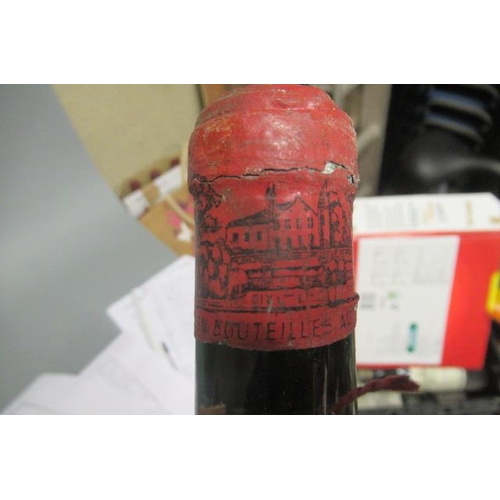 439 - 1 bottle Chateau Lafite Rothschild, possibly 1970s