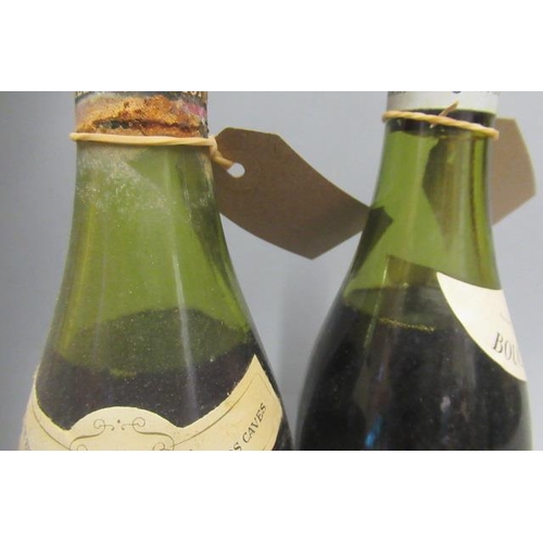 560 - 1 bottle Clos de la Roche, 1979, grand vin, together with a Le Corton, 1971, Beaune (2)