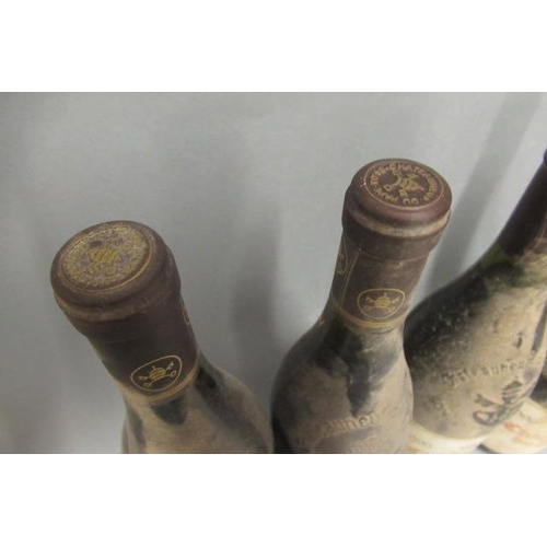 572 - 5 bottles Chateauneuf-du-Pape, 1995, two different bottling types