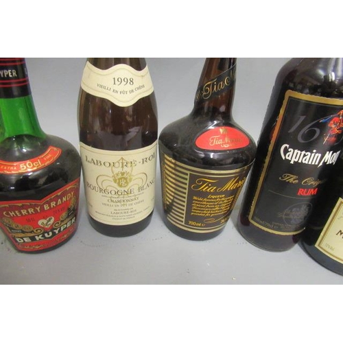 63 - 10 mixed bottles of alcohol, comprising 1 bottle Moet & Chandon Imperial Brut champagne, 1 Captain M... 