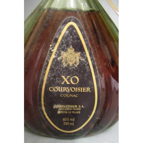 72 - 1 bottle Courvoisier XO cognac, together with 1 bottle Remy Martin VSOP fine champagne cognac (2)