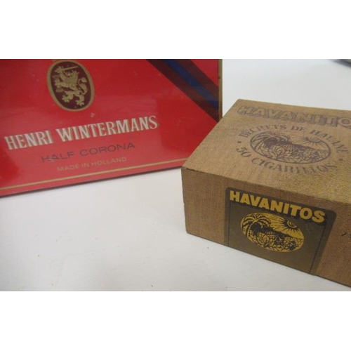 94 - A box of 25 Henri Wintermans half corona cigars, together with 10 Havanitos Cigarillos, 3 Wills Cast... 