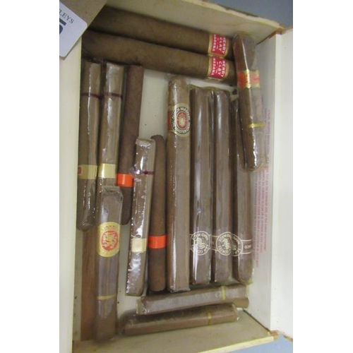 95 - A box of assorted cigars including 2 Henry Clay, 4 Operas, 4 Embassy Slim Panatellas, 3 San Coates, ... 