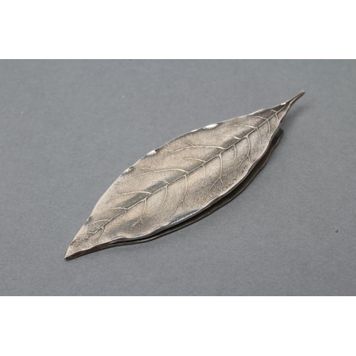 144 - A STERLING SILVER MONEY CLIP, maker Tiffany & Co., cast in the form of a leaf, 2 1/2