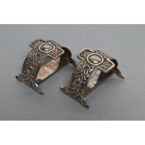 179 - A PAIR OF EDWARDIAN NAPKIN RINGS, maker Liberty & Co., Glasgow 1911, of plain 